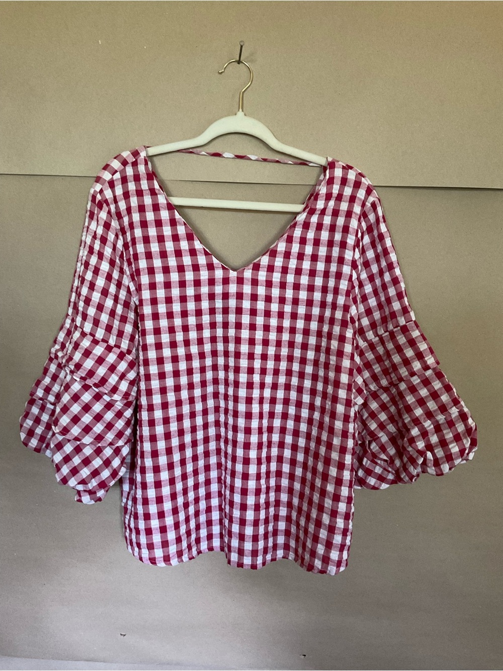 Velvet Heart Red Gingham V-Neck Puff Sleeve Women's Top. Size L